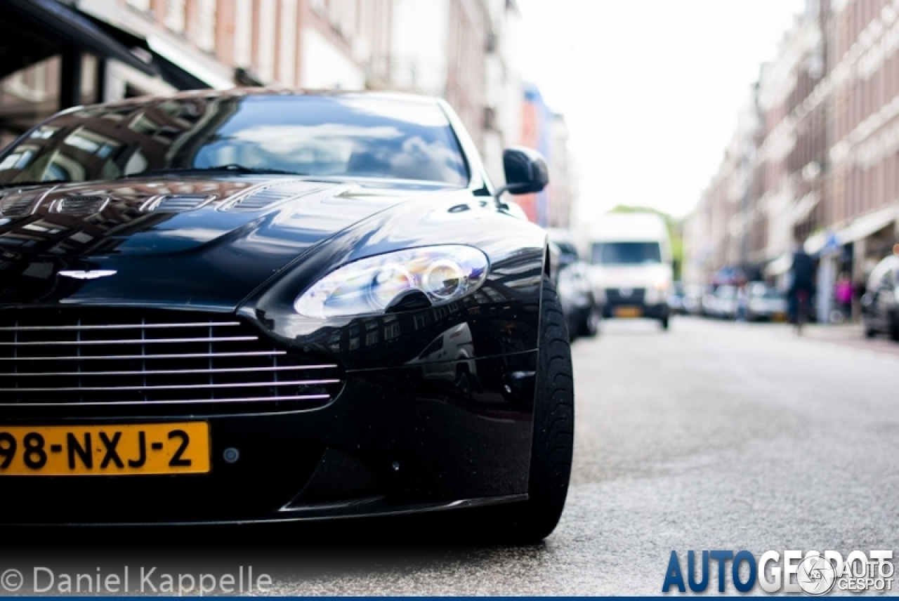 Aston Martin V12 Vantage Carbon Black Edition