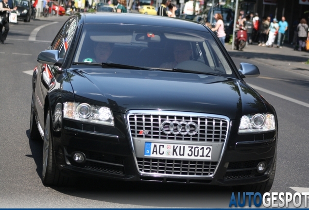 Audi S8 D3