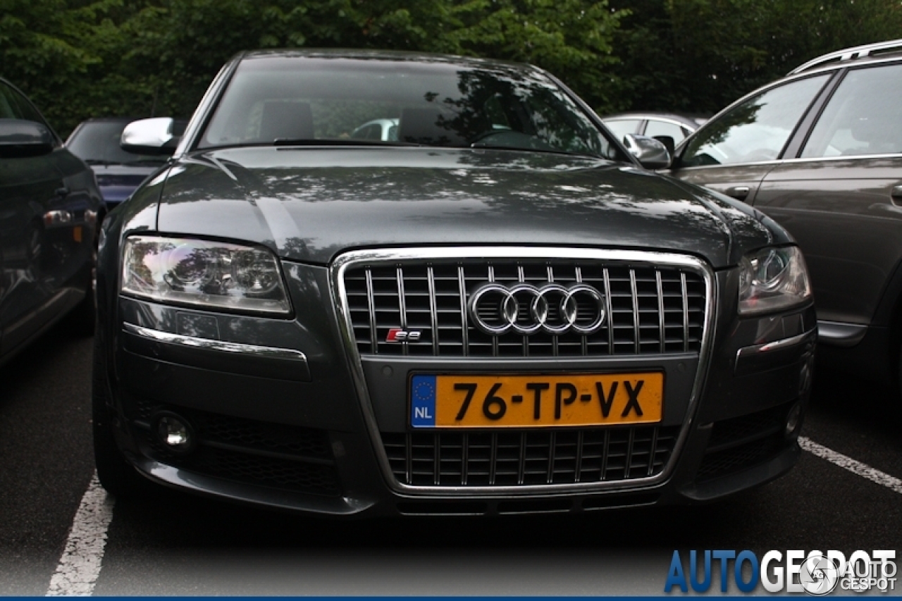 Audi S8 D3