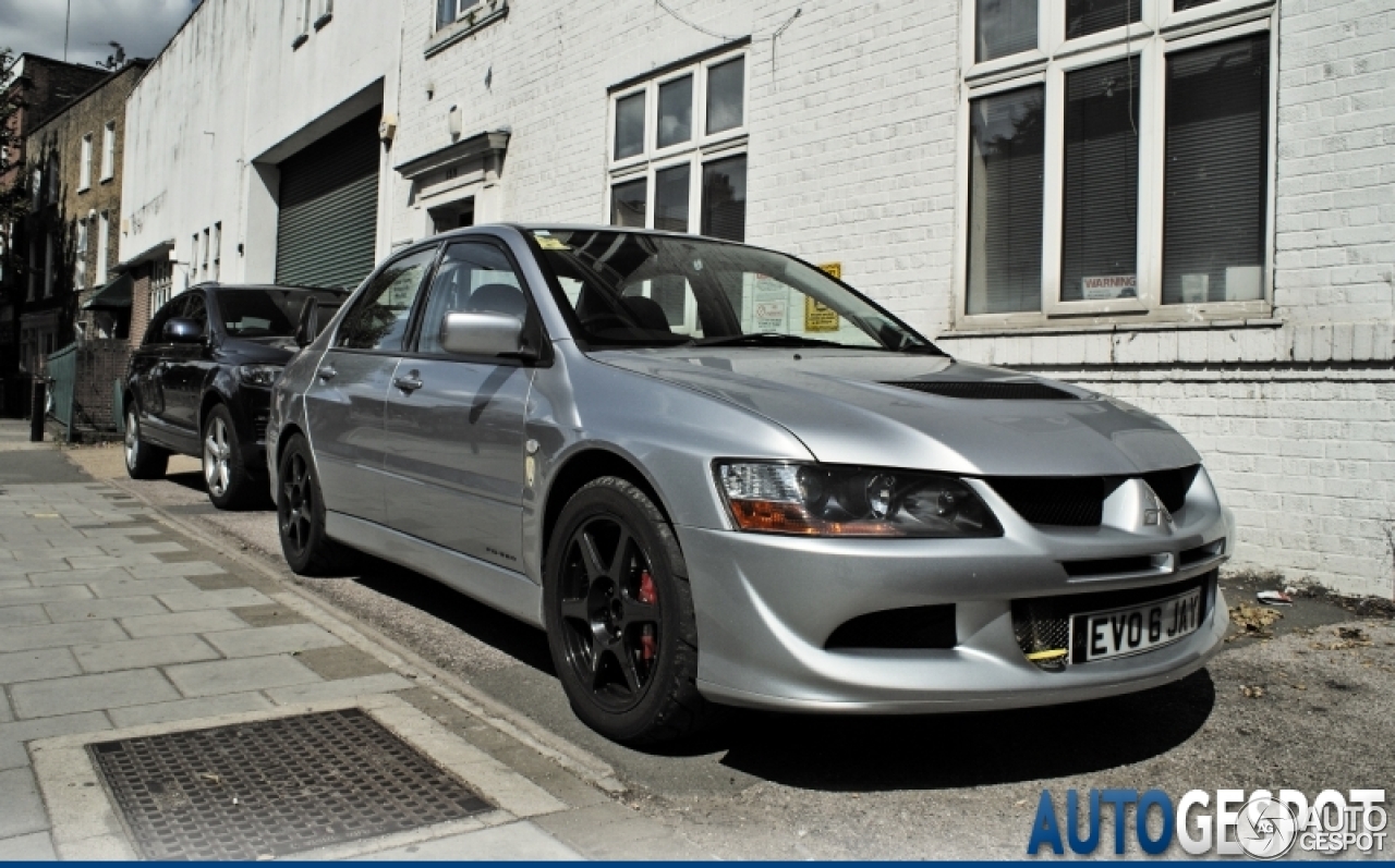 Mitsubishi Lancer Evolution VIII MR FQ-320