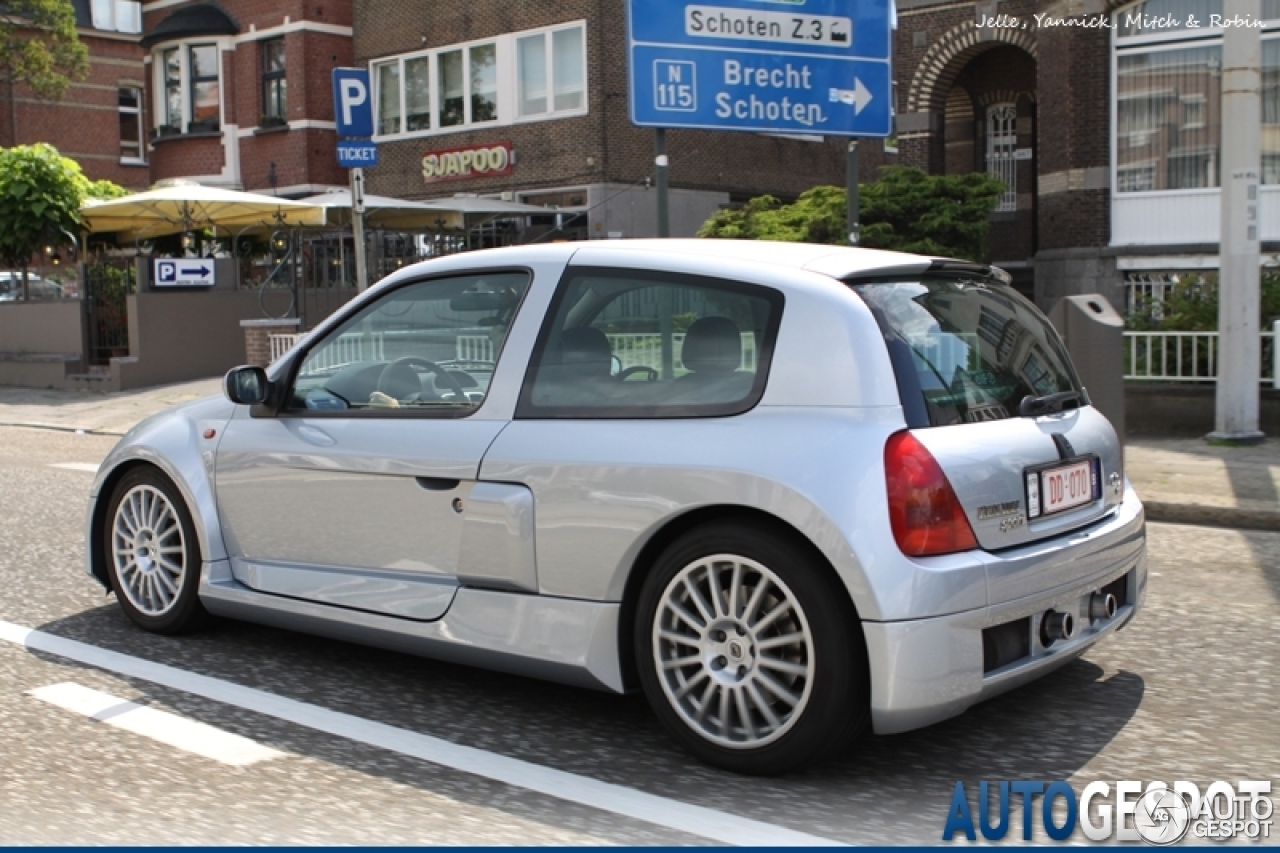 Renault Clio V6