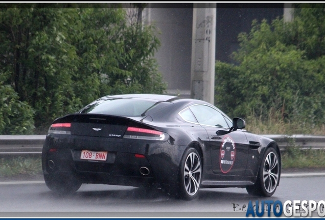 Aston Martin V12 Vantage Carbon Black Edition