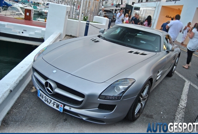 Mercedes-Benz SLS AMG