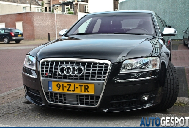 Audi S8 D3