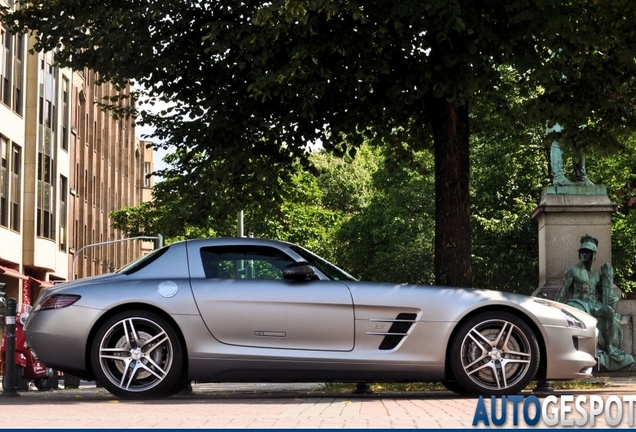 Mercedes-Benz SLS AMG