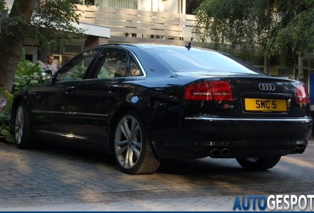 Audi S8 D3