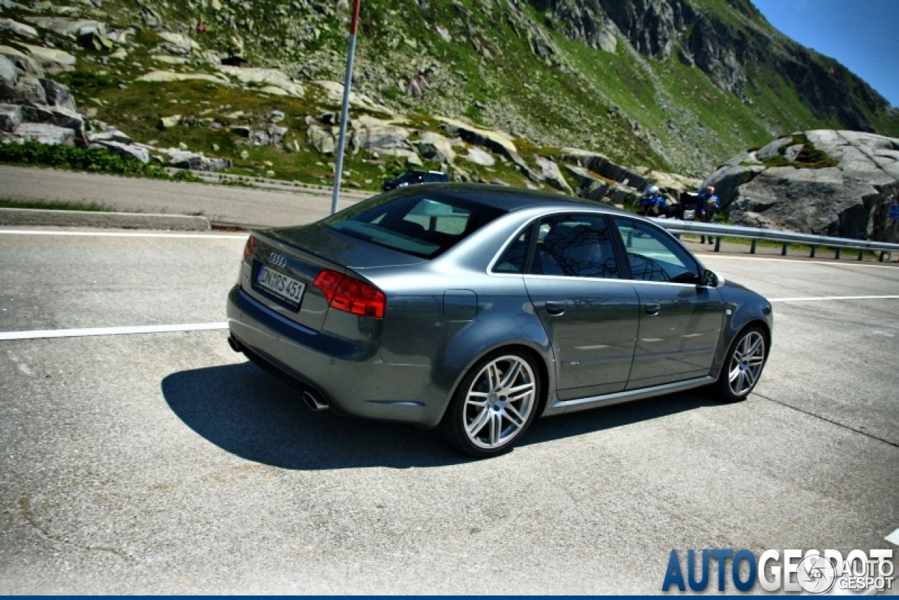 Audi RS4 Sedan