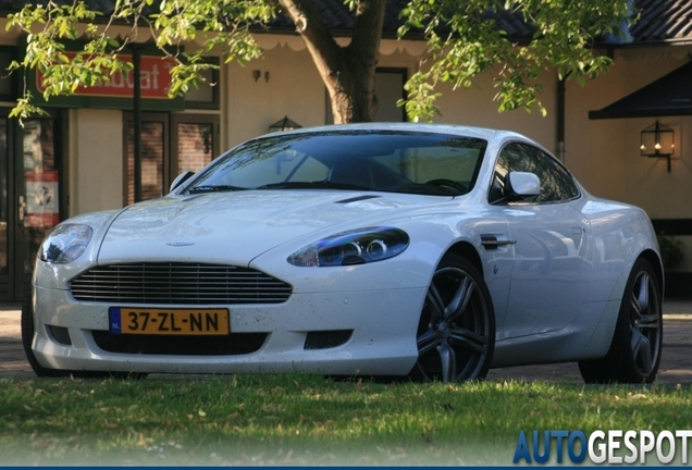 Aston Martin DB9