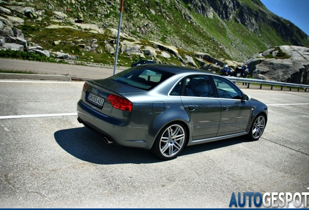 Audi RS4 Sedan