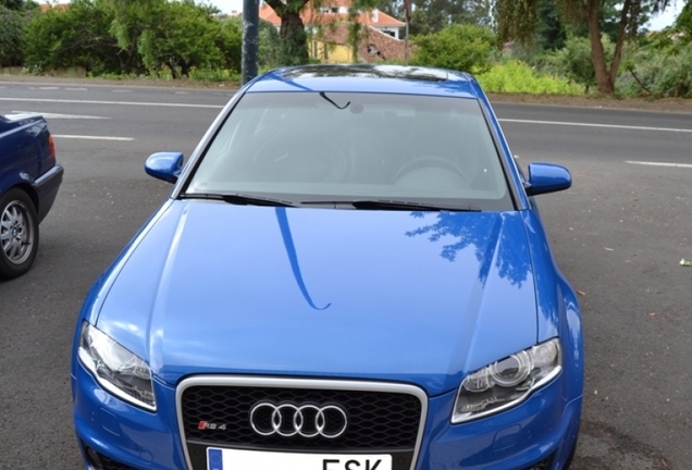 Audi RS4 Sedan