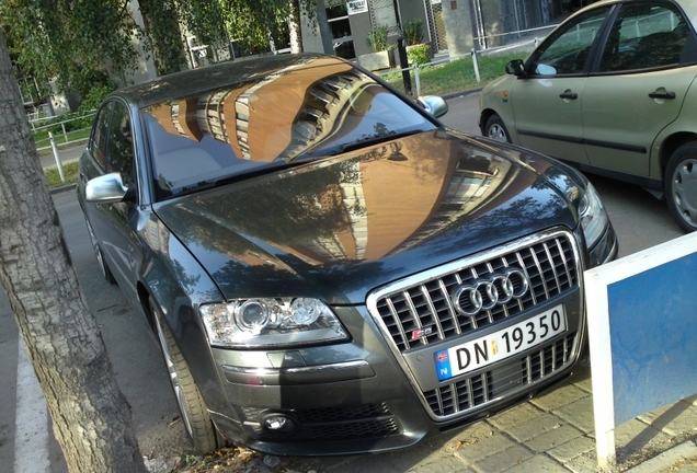 Audi S8 D3