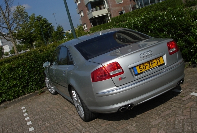 Audi S8 D3