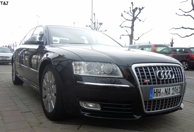 Audi S8 D3