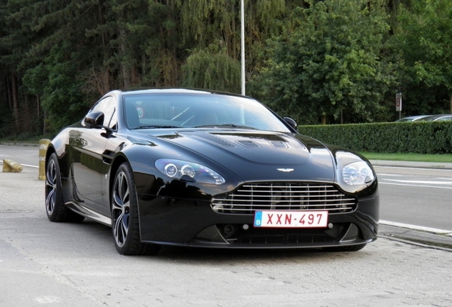 Aston Martin V12 Vantage Carbon Black Edition