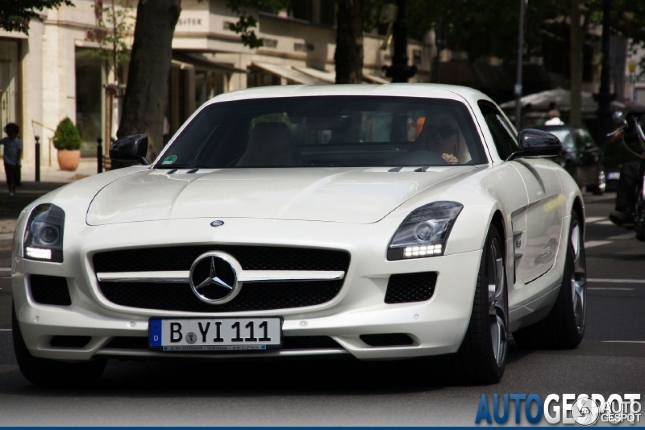 Mercedes-Benz SLS AMG