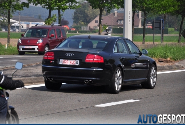 Audi S8 D3