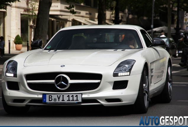 Mercedes-Benz SLS AMG