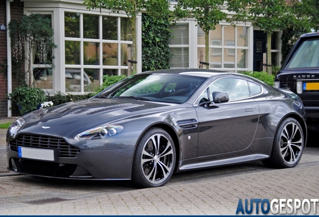 Aston Martin V12 Vantage