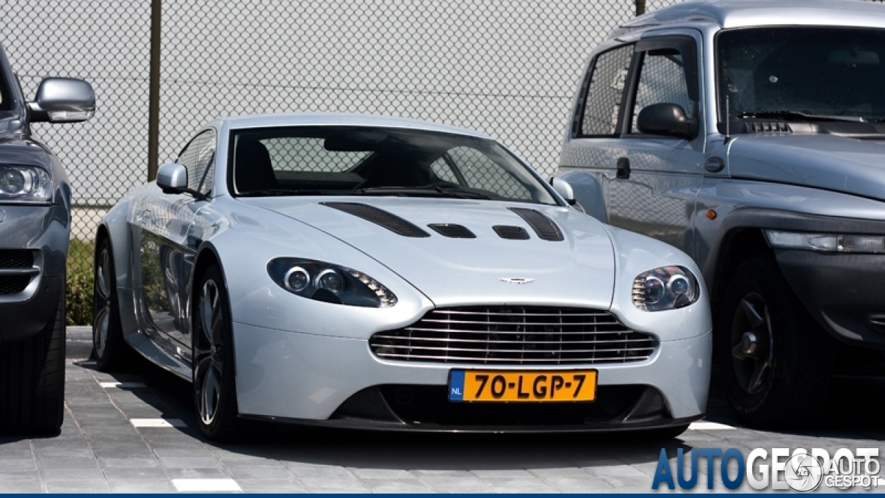 Aston Martin V12 Vantage