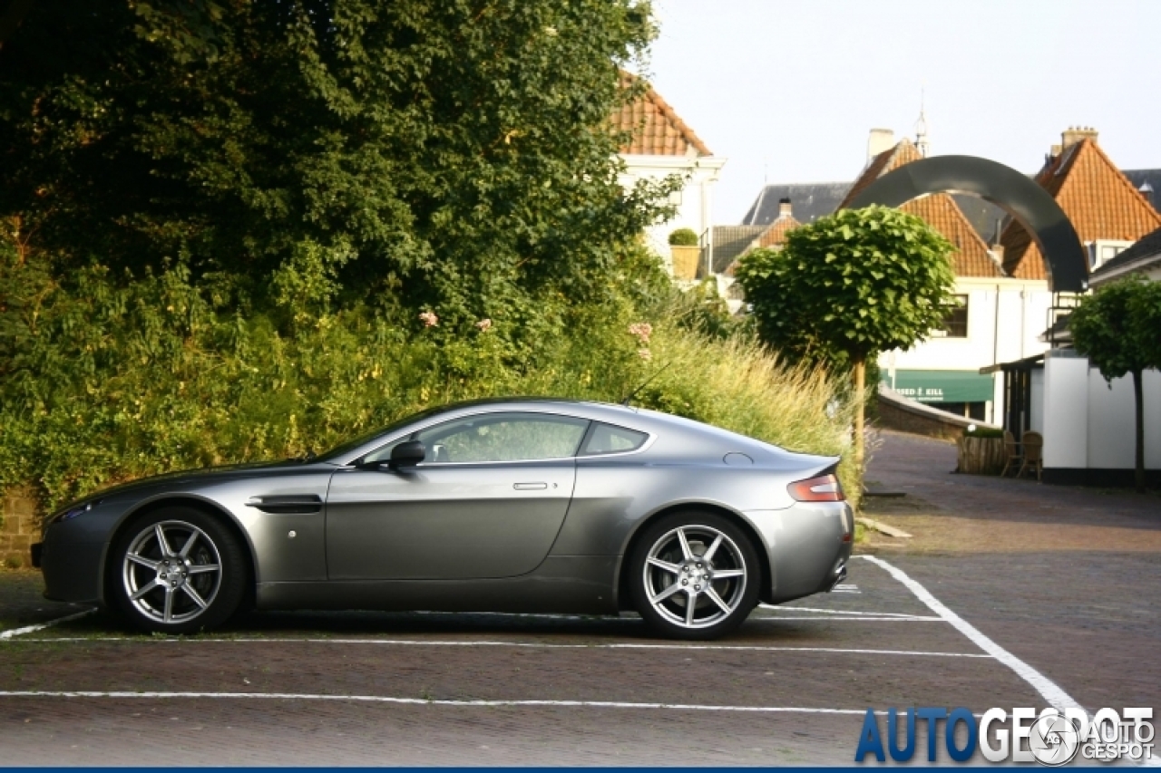 Aston Martin V8 Vantage