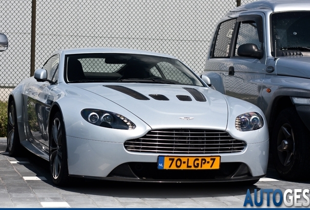 Aston Martin V12 Vantage