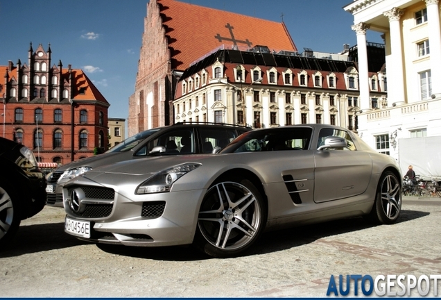 Mercedes-Benz SLS AMG