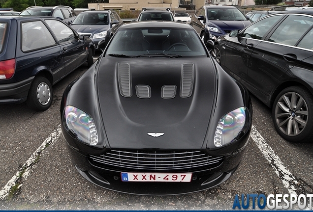 Aston Martin V12 Vantage Carbon Black Edition