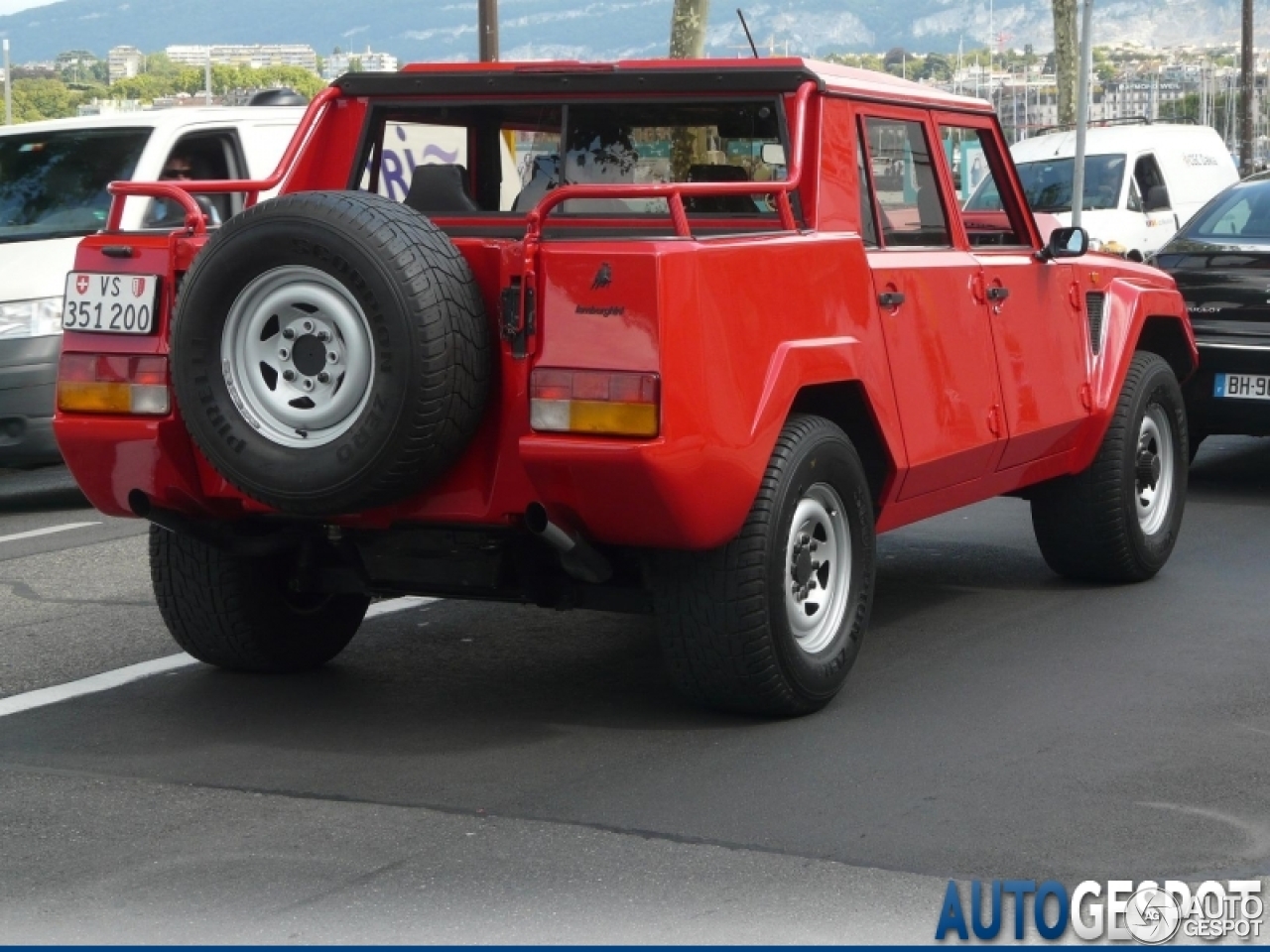 Lamborghini LM002