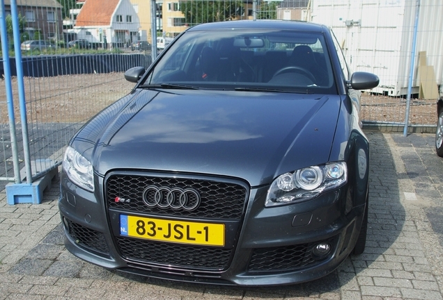 Audi RS4 Sedan