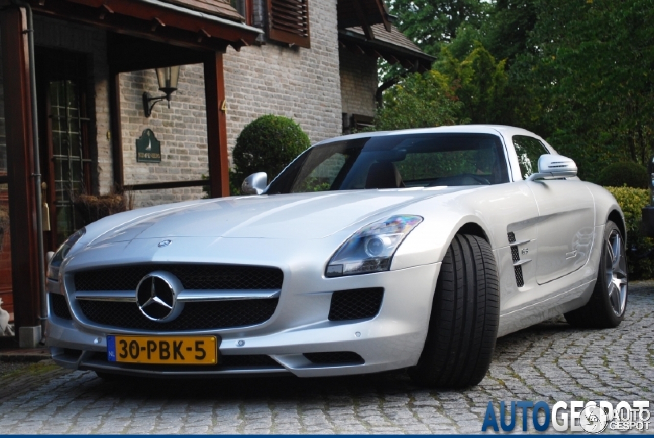 Mercedes-Benz SLS AMG