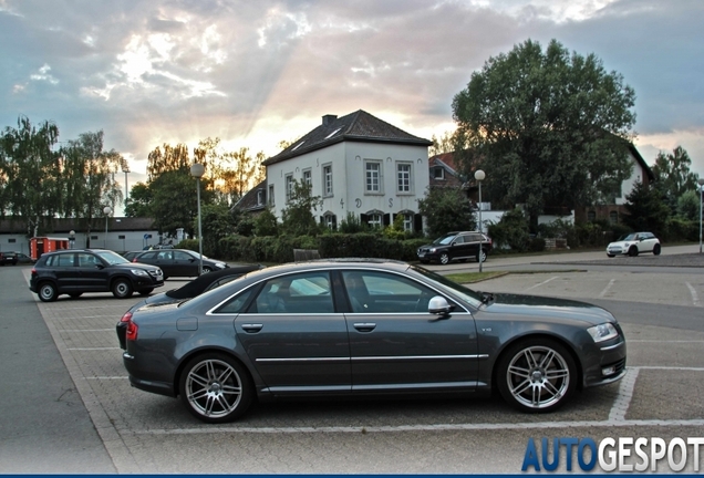 Audi S8 D3