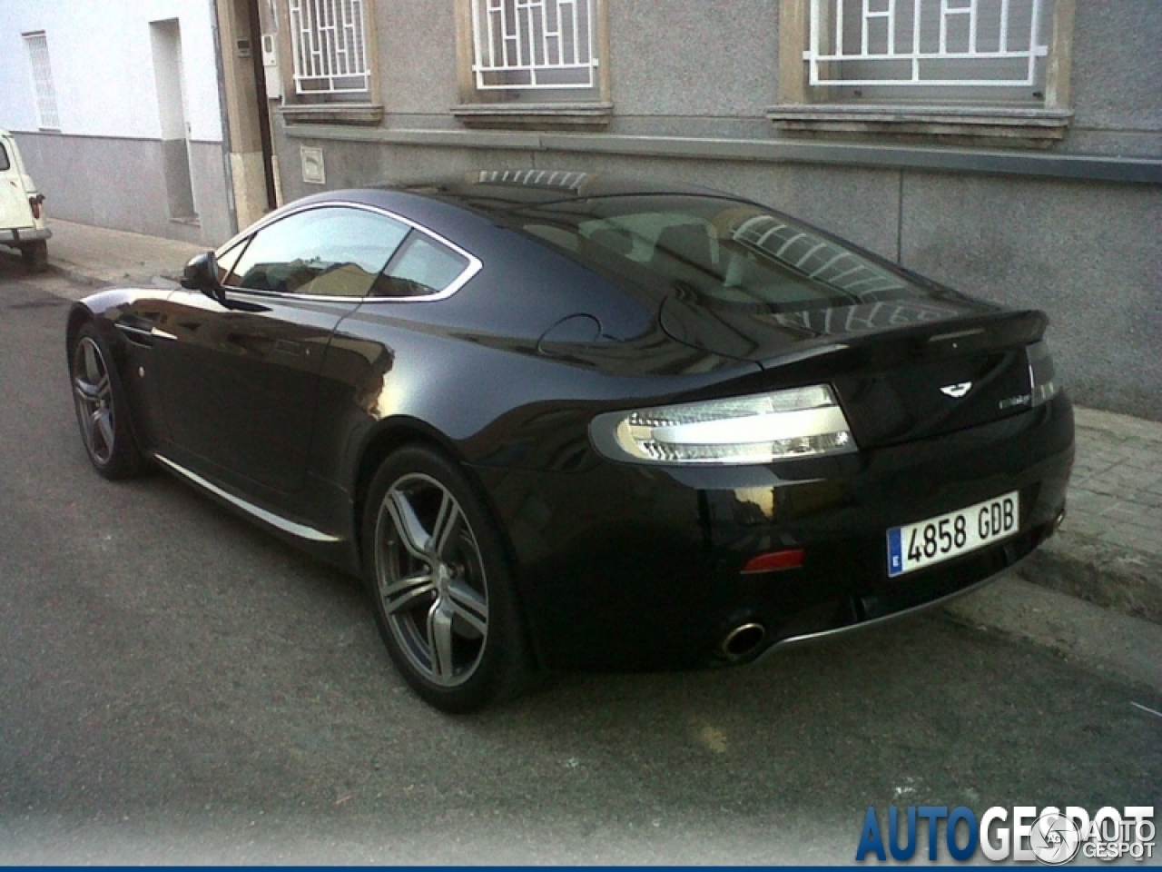 Aston Martin V8 Vantage N400