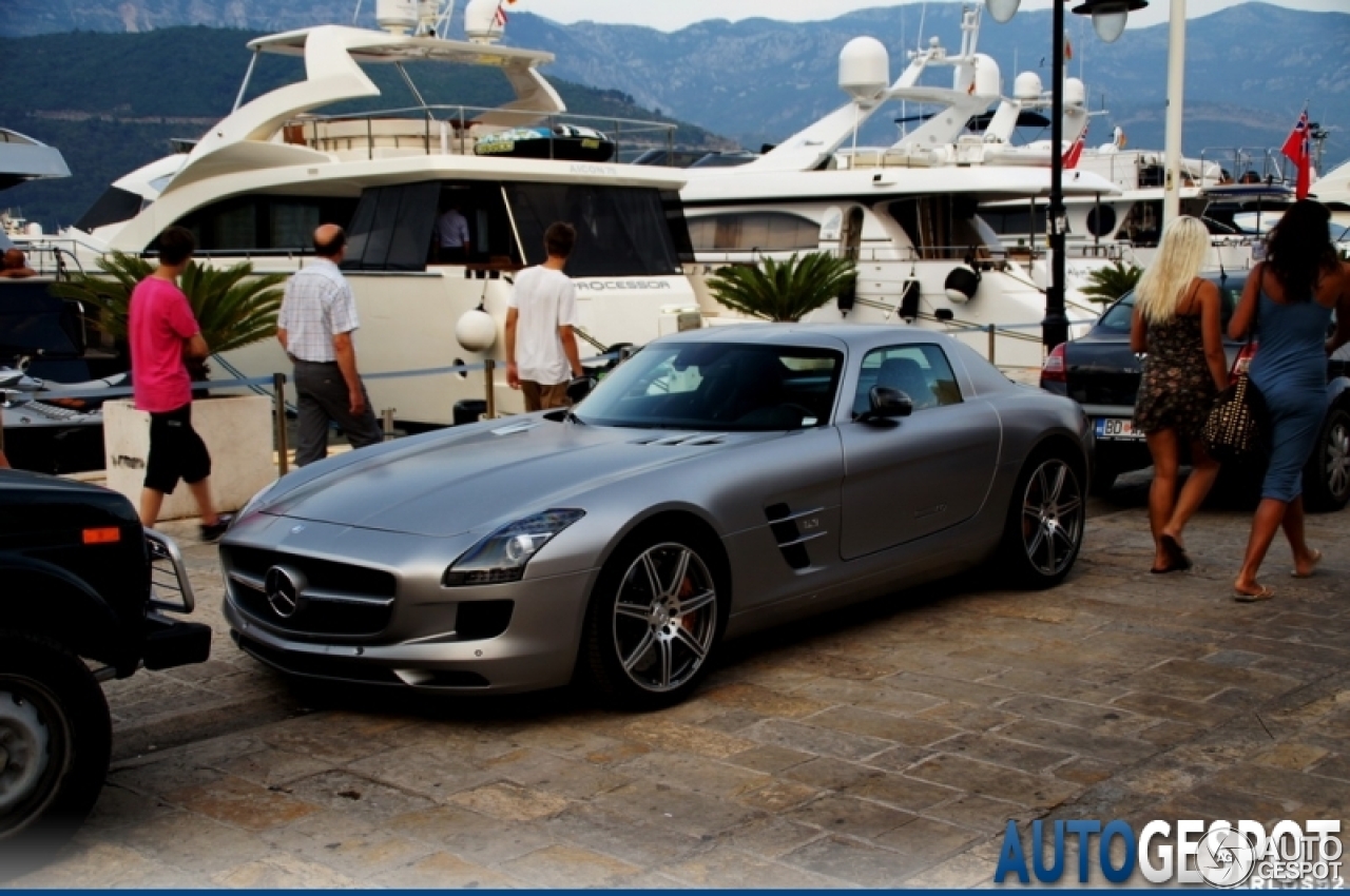 Mercedes-Benz SLS AMG