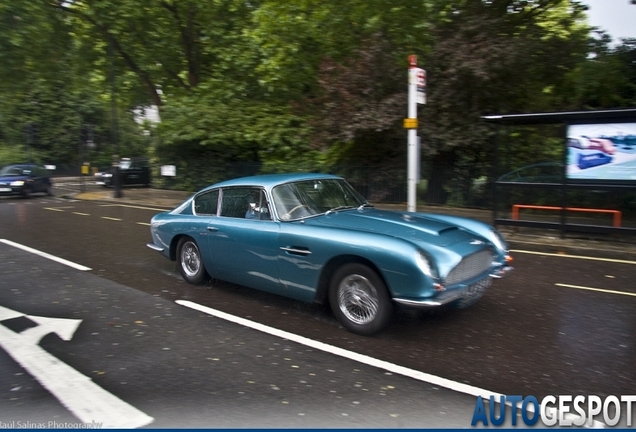 Aston Martin DB6 MKI