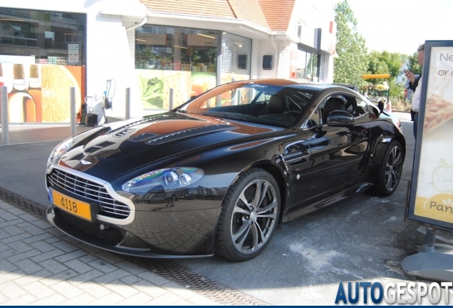 Aston Martin V12 Vantage