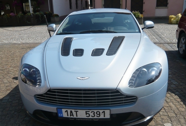 Aston Martin V12 Vantage