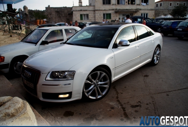 Audi S8 D3