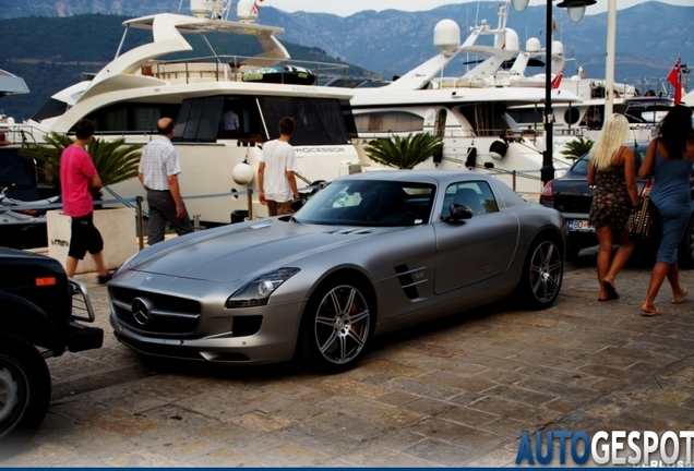 Mercedes-Benz SLS AMG