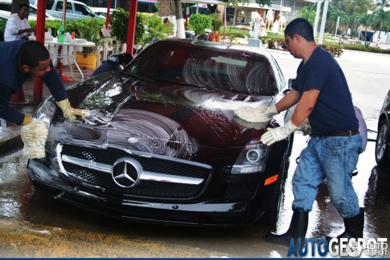 Mercedes-Benz SLS AMG