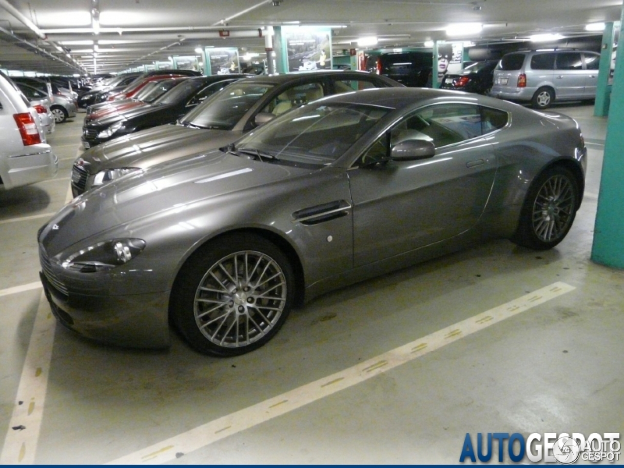 Aston Martin V8 Vantage