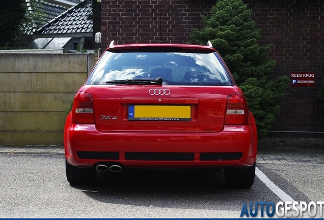 Audi RS4 Avant B5