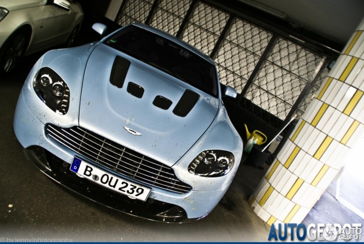 Aston Martin V12 Vantage