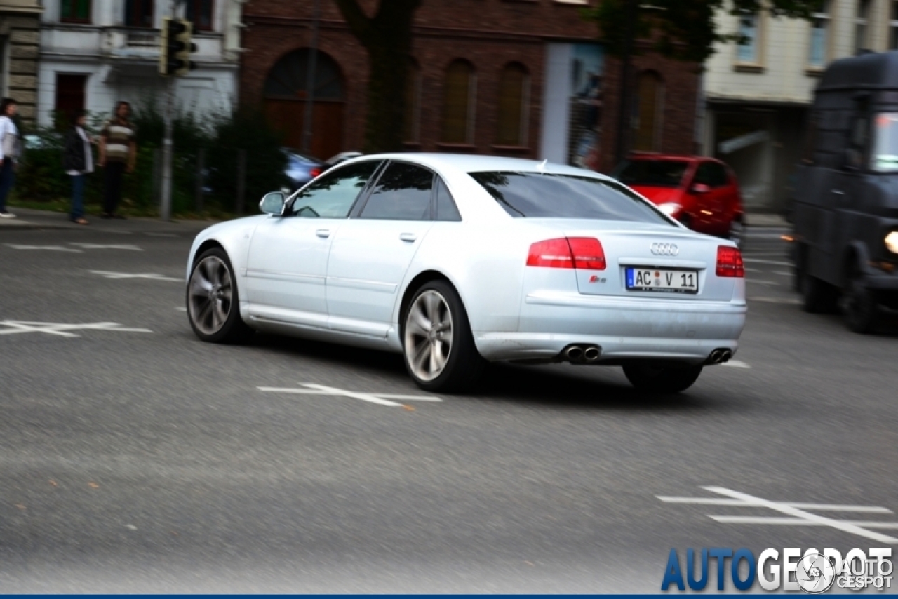 Audi S8 D3