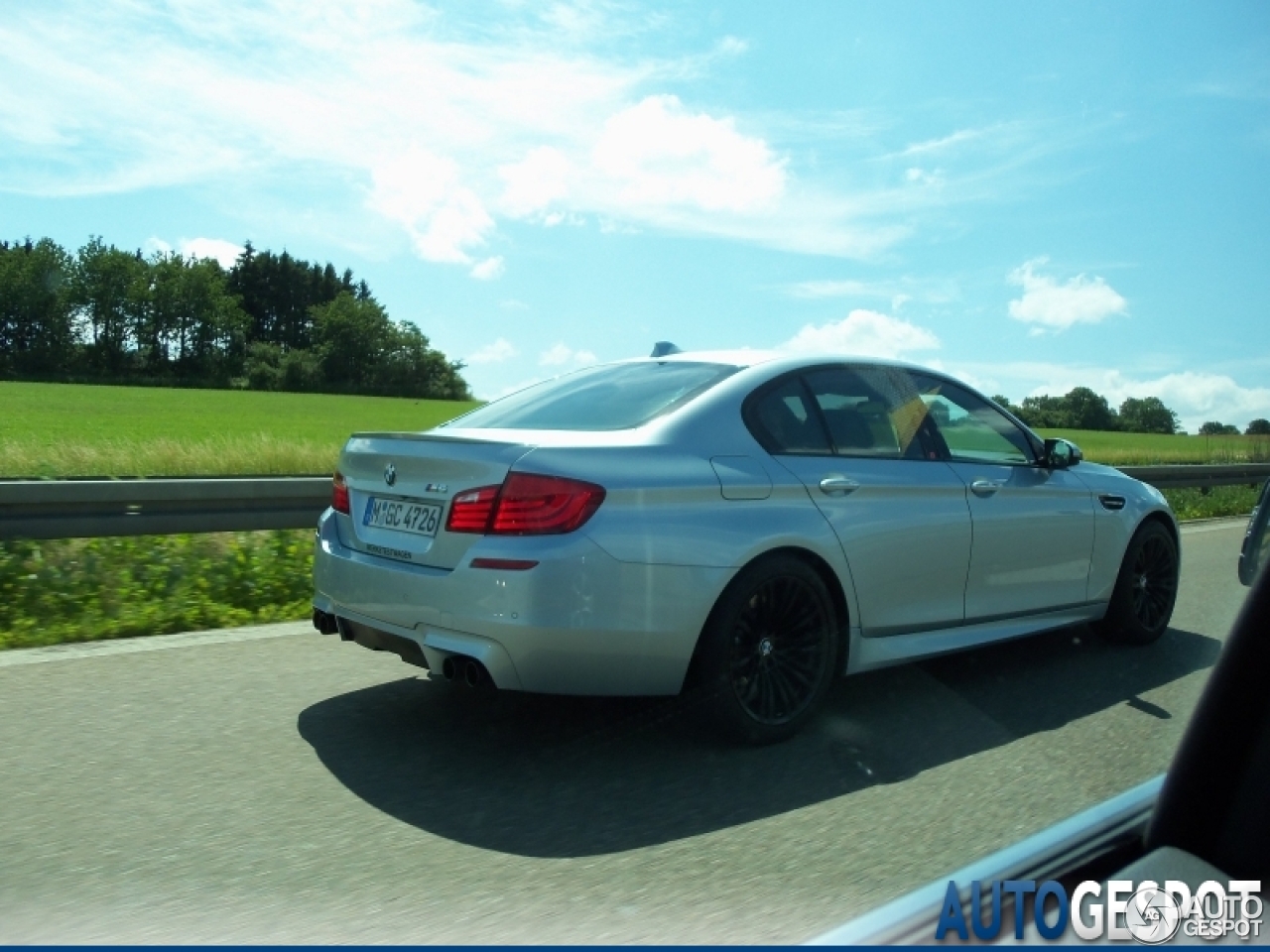 BMW M5 F10 2011