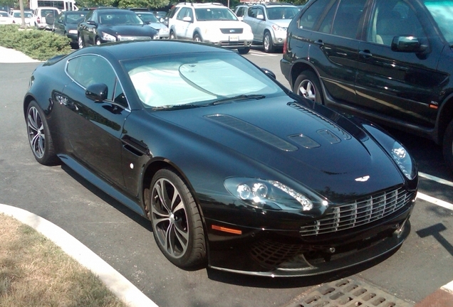 Aston Martin V12 Vantage Carbon Black Edition