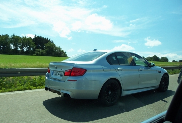 BMW M5 F10 2011