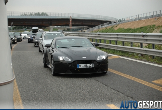 Aston Martin V12 Vantage