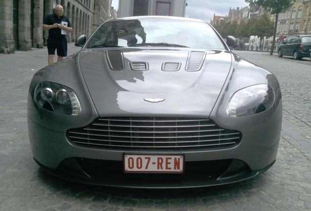 Aston Martin V12 Vantage