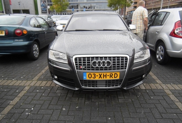 Audi S8 D3