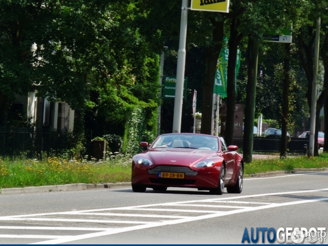 Aston Martin V8 Vantage Roadster